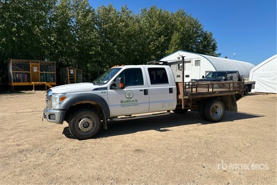 2016 Ford F-450 XLT 4x4 Crew Cab Flatbed Truck