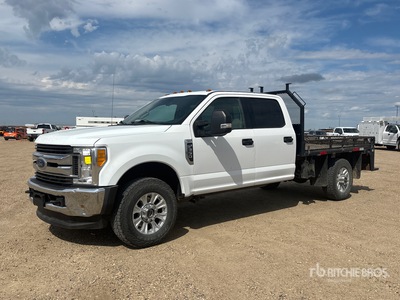 2017 Ford F-350 XLT 4x4 Crew Cab Flatbed Truck