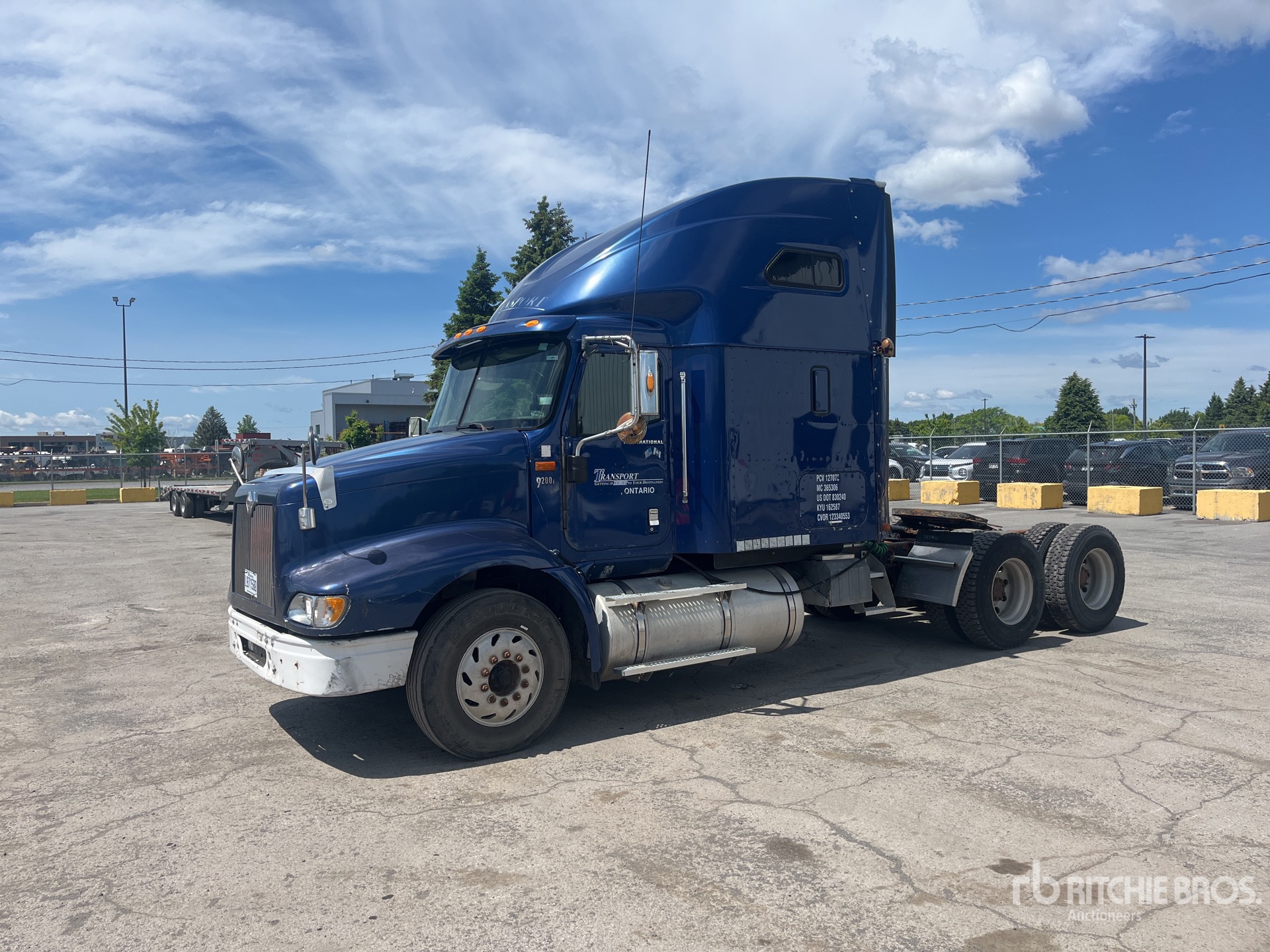 2007 International 9200i T/A Sleeper Truck Tractor