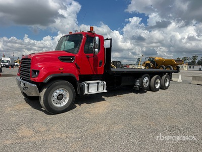 2014 Freightliner 114SD 8x4 平台トラック