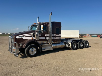 2012 Kenworth T800 8x6 Tri/A Sleeper Truck Tractor