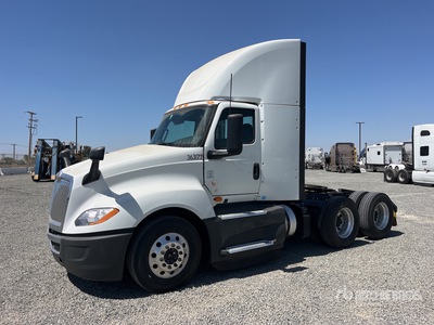 2021 International LT625 6x4 Ciągnik siodłowy T/A z kabiną dzienną