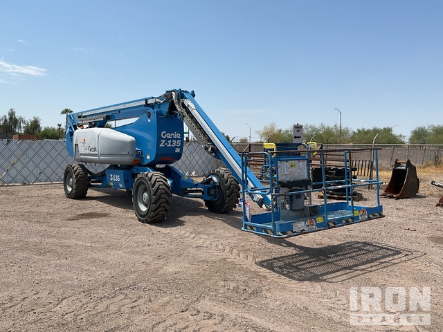 ELEVADOR ARTICULADO 2009 GENIE 4WD Z135
