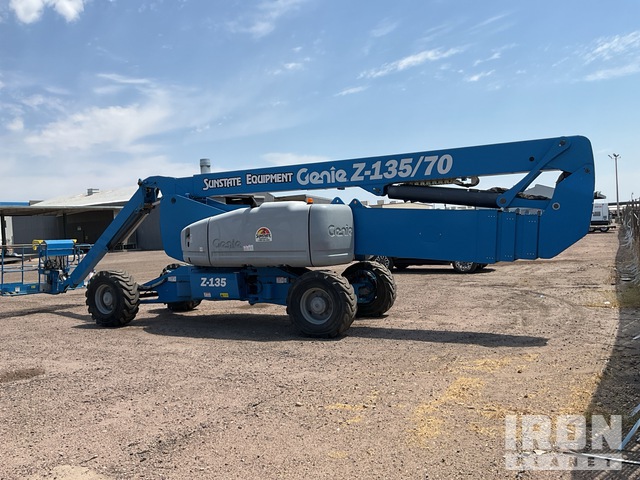 ELEVADOR ARTICULADO 2009 GENIE 4WD Z135