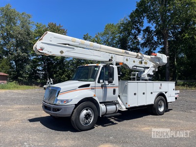 Altec AA55 55 ft on 2014 International 4300 4x2 Piattaforma autocarrata