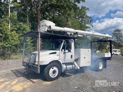 Altec LR756 56 ft on 2013 International 4300 4x2 Piattaforma autocarrata