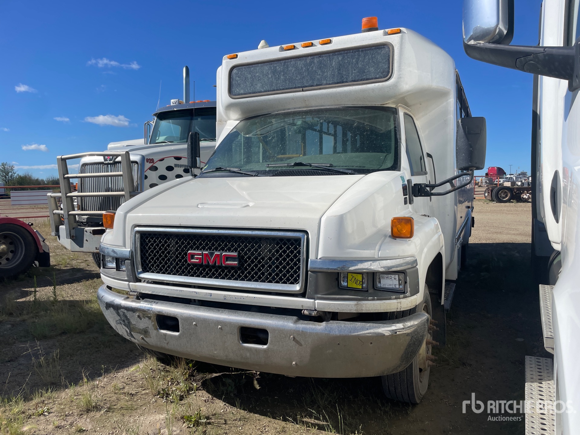 2008 GMC 4x2 Bus