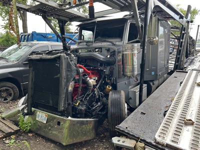 2020 Peterbilt 389 6x4 Sleeper カーホーラ (Inoperable)