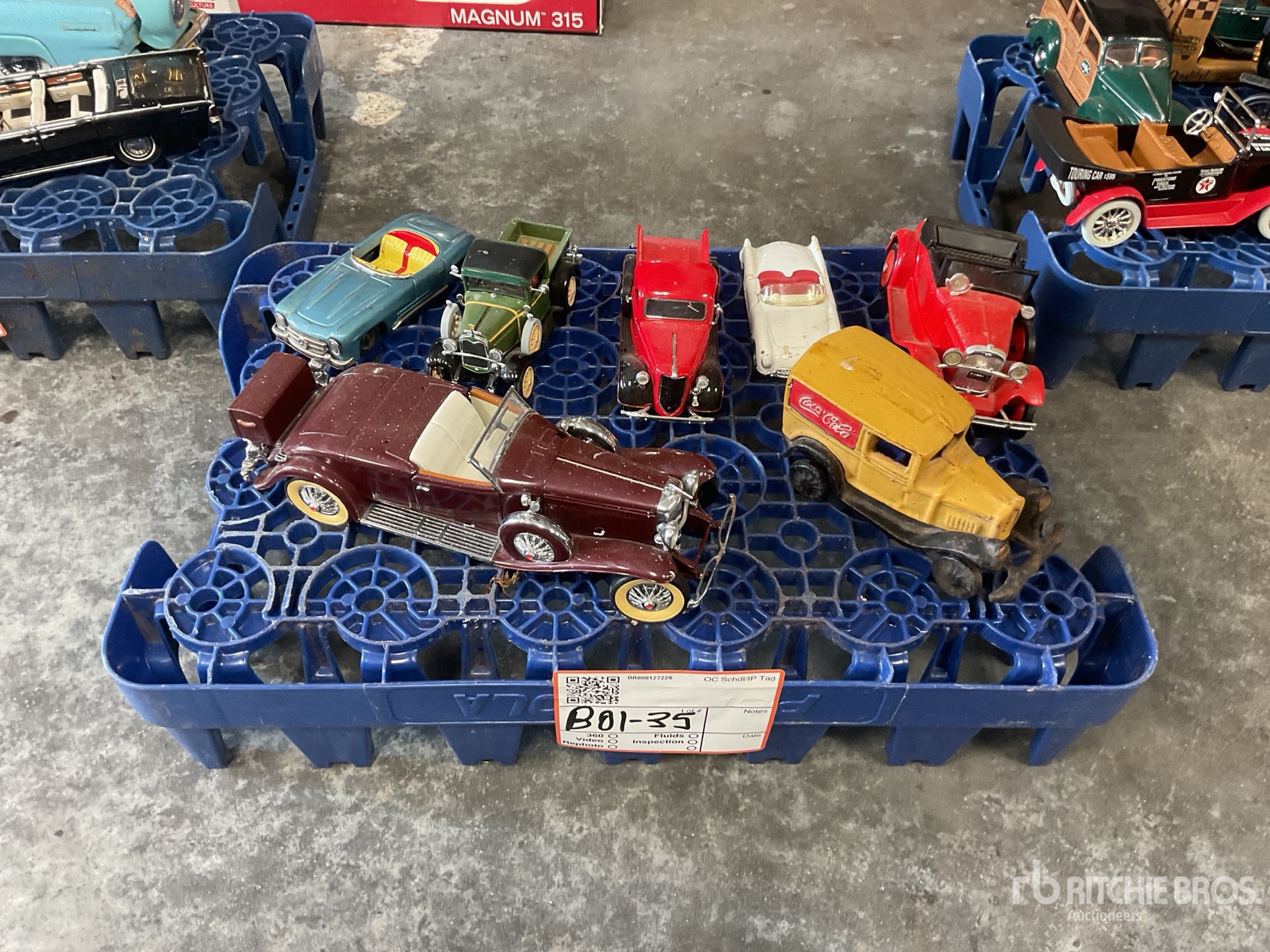 Quantity of Die Cast Cars Varios otros