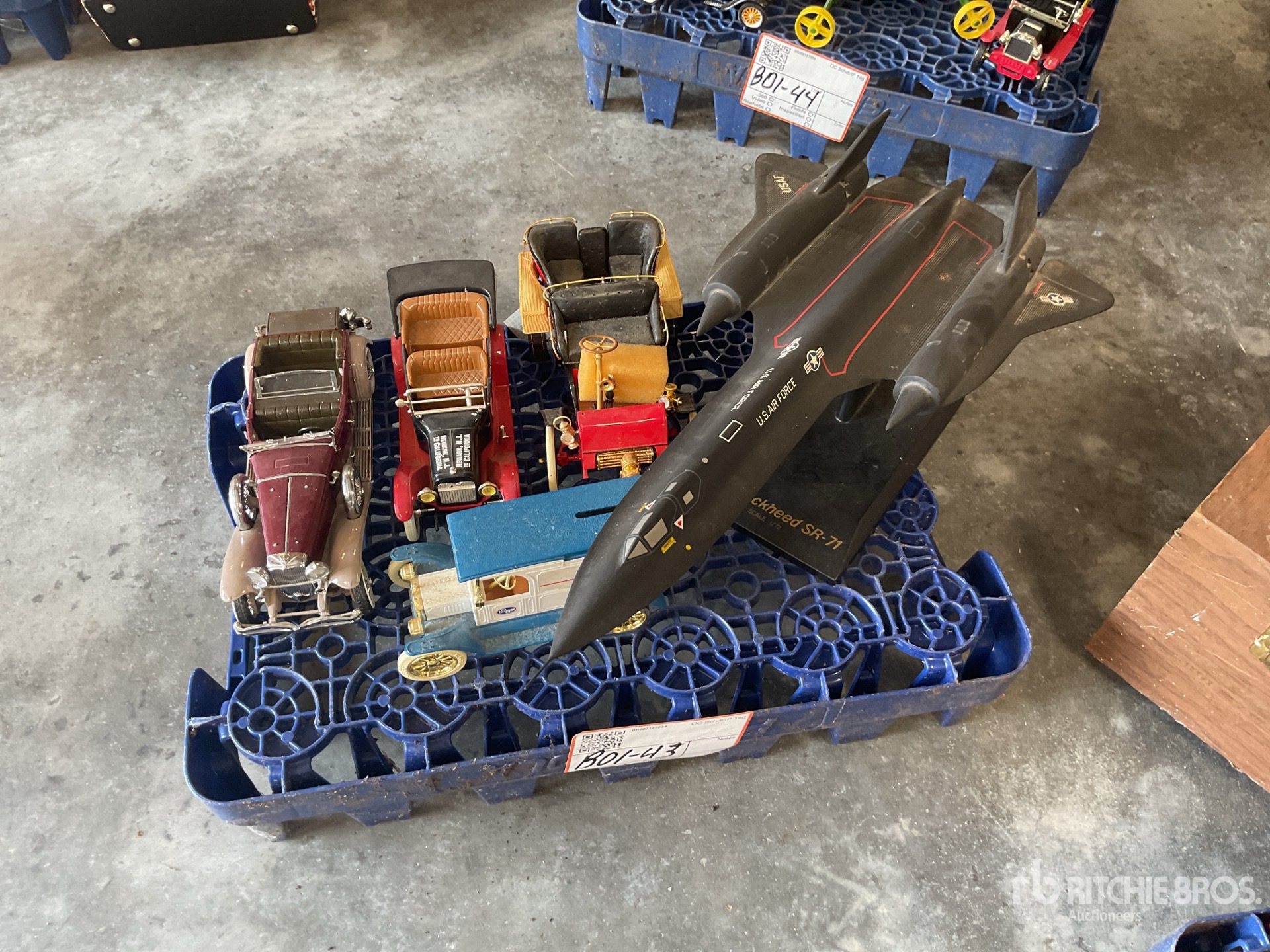 Quantity of Die Cast Cars Varios otros