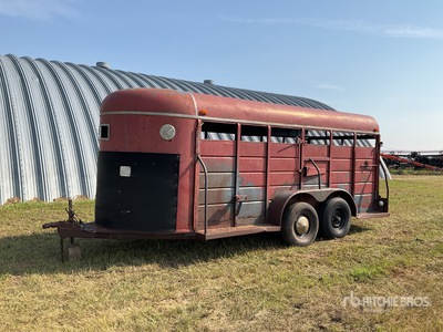 WW Trailer 16 ft T/A Livestock Trailer