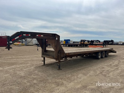 2008 PJ Trailers 30 ft Tri/A Gooseneck Equipment Trailer