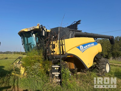 2013 New Holland CR8090 4x4 Combine Harvester (Inoperable)