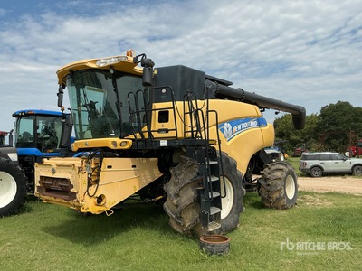 2013 New Holland CR8090 4x4 Kombajn zbożowy