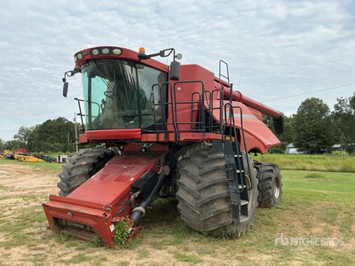 2011 Case IH 8120 4x4 حصادة مجمعة