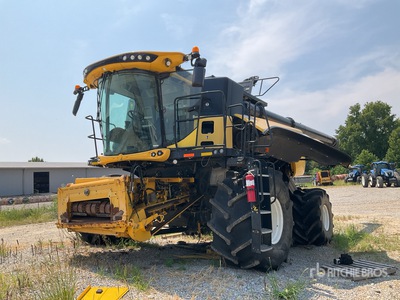 2016 New Holland CR8090 4x4 Combine Harvester