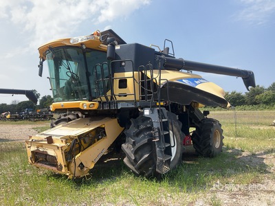 2009 New Holland CR 9070 4x4 Combine Harvester
