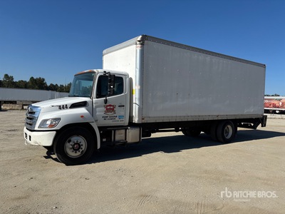 2017 Hino 268 4x2 شاحنة فان