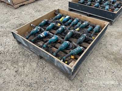Quantity of (15) Makita 6 In Angle Grinders