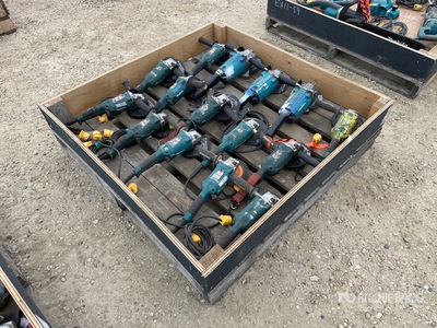 Quantity of (12) Makita 6 In Angle Grinders