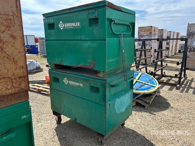 Quantity of (2) Greenlee 48 in x 30in x 40in Werkzeugkiste