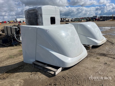Quantity of (2) Volvo VNL Roof Fairings トラック付属品