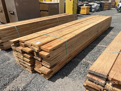 Quantity of (75) 1.5 in x 8 in x16 ft Oak Trailer/Corral Board Divers - Industriel