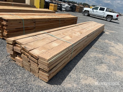 Quantity of (75) 1.5 in x 8 in x16 ft Oak Trailer/Corral Board Divers - Industriel