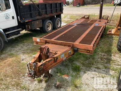 1995 Custom 9T242CEDLP 24 ft T/A Equipment Trailer