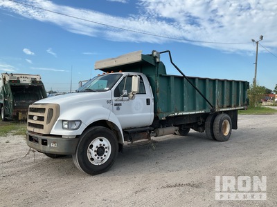 2004 Ford F-750 Super Duty XL 4x2 S/A Dump Truck