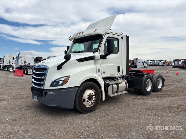 2018 Freightliner Cascadia 126 6x4 T/A Day Cab Truck Tractor