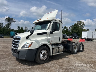 2018 Freightliner Cascadia 126 6x4 T/A Day Cab Truck Tractor