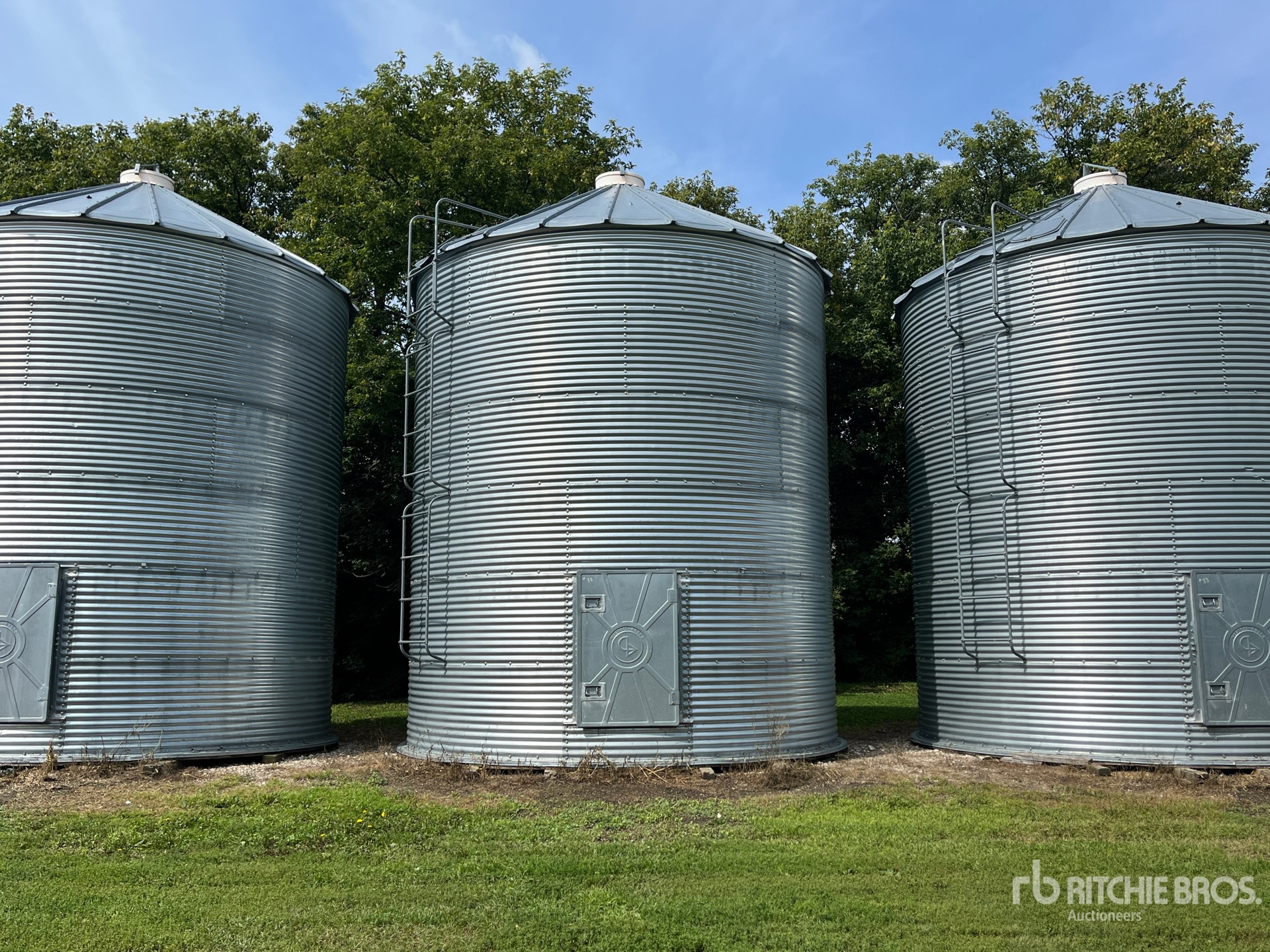 Westeel-Rosco +/- 2200 bu 6 Ring Grain Bin