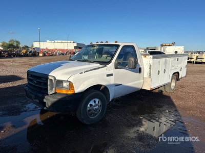 1999 Ford F-350 XL 4x2 ユーティリティトラック (Inoperable)