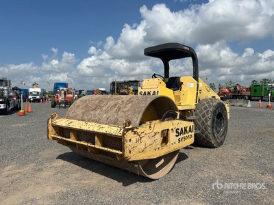 2011 Sakai SV505D Compacteur à tambour lisse