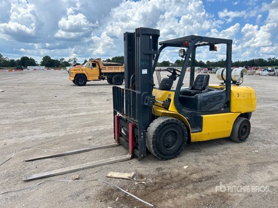 Komatsu FG45T2-8 8560 lb Pneumatic Tire Chariot Élévateur