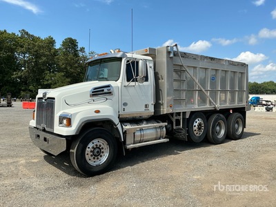 2017 Western Star 4900FA 8x4 Tri/A Dump Truck