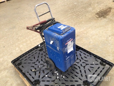 Associated 6002B Battery Charger