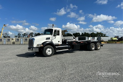 2009 Mack GU813 6x4 Roll-Off Truck