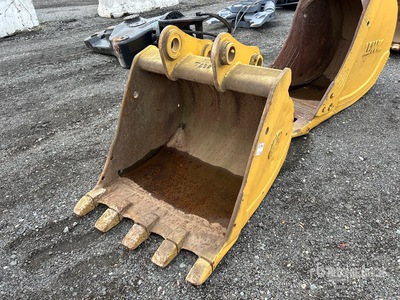 Geith 38 in Digging Excavator Bucket