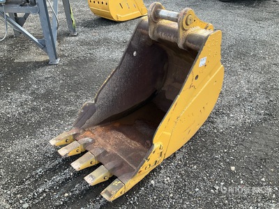 36 in Digging Excavator Bucket