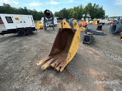 36 in Digging Excavator Bucket