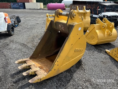 36 in Digging Excavator Bucket