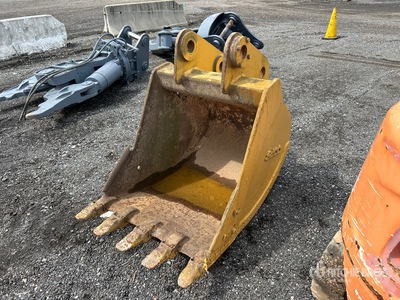 36 in Digging Excavator Bucket