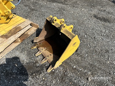 22 in Digging Excavator Bucket