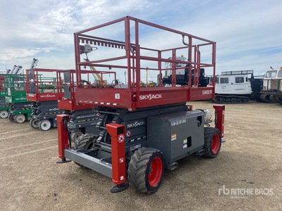2017 Skyjack SJ6832 RT 4x4 Dual Fuel Elevador de tijera