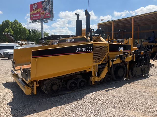 2002 Cat AP-1055B Track Asphalt Paver