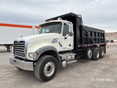 2008 Mack GU713 8x4 Tri/A Camión dumper