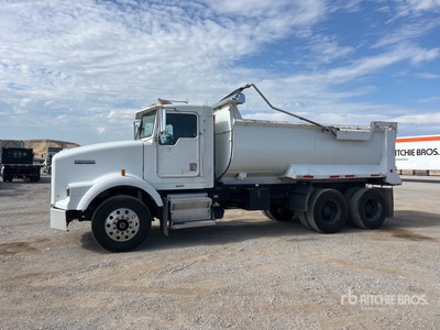 2000 Kenworth T800B 6x4 T/A Camión dumper