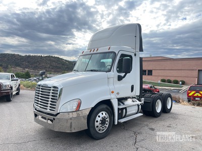 2016 Freightliner Cascadia 6x4 T/A Day Cab Truck Tractor